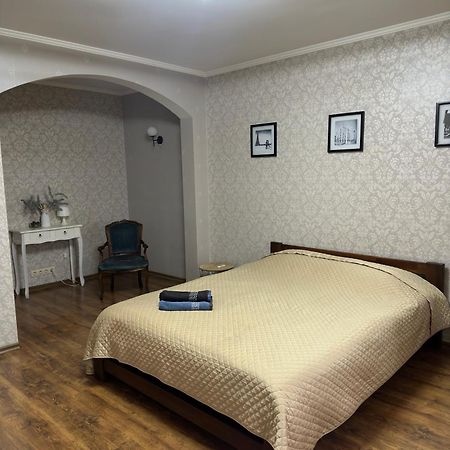 1Кім В Центрі,Вул.Набережна Rivne Exterior photo